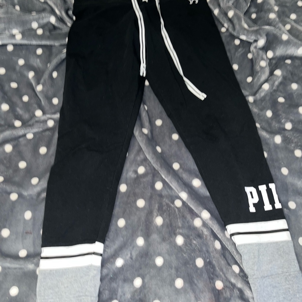 Black Victoria’s Secret pink leggings size medium
